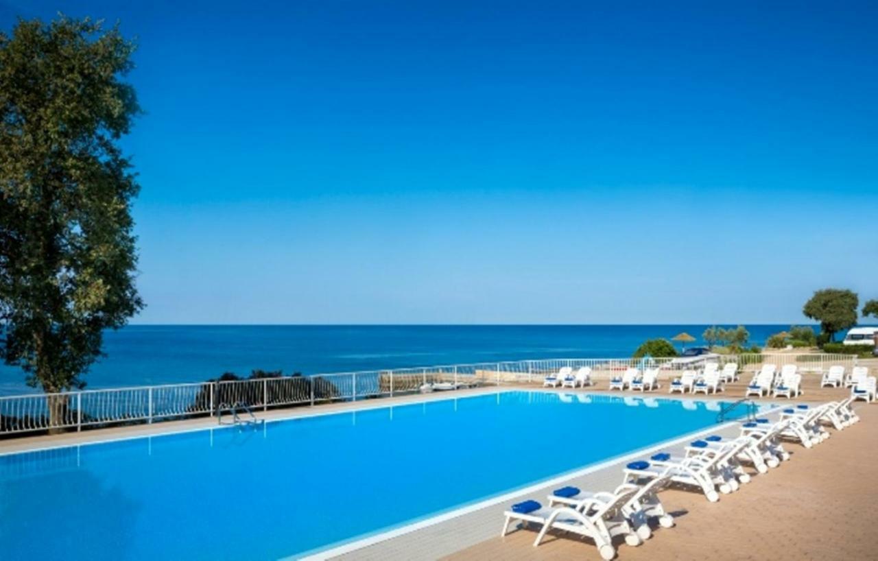 West Coast Mobilhome With Xxl Terrace In Naturist Resort Solaris Fkk Tar-Vabriga Dış mekan fotoğraf